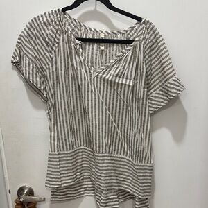 Chic Striped Blouse in Gray